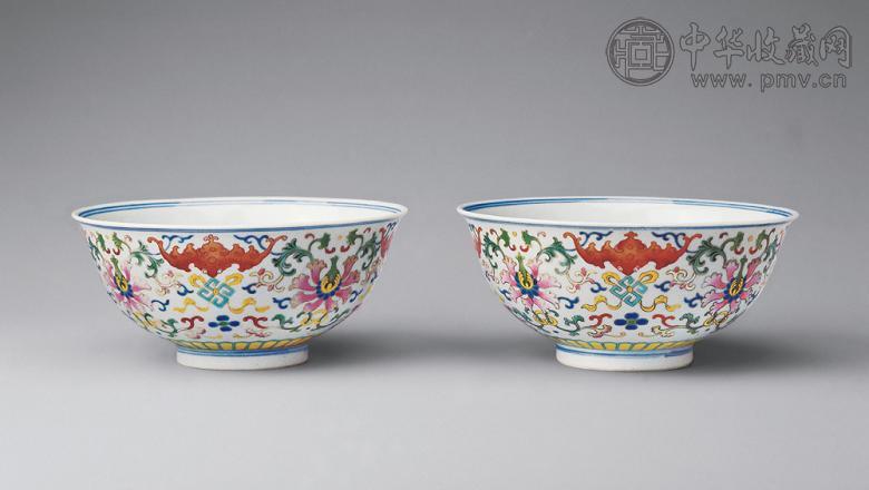 清乾隆 粉彩福寿万代纹碗(1对)