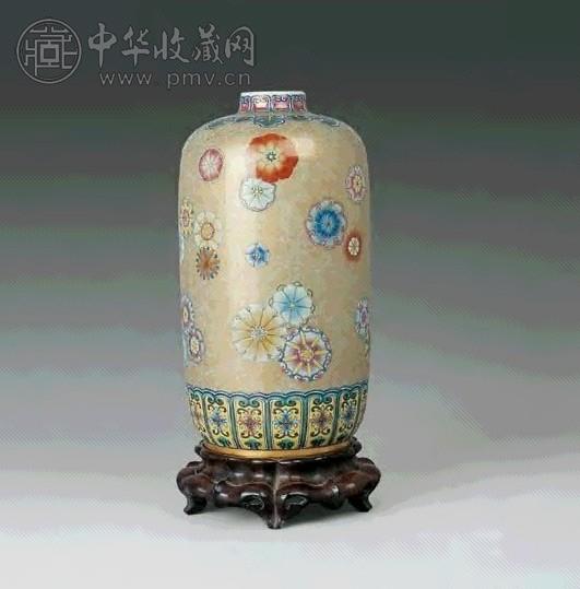 民国 粉彩加金皮球花筒式瓶