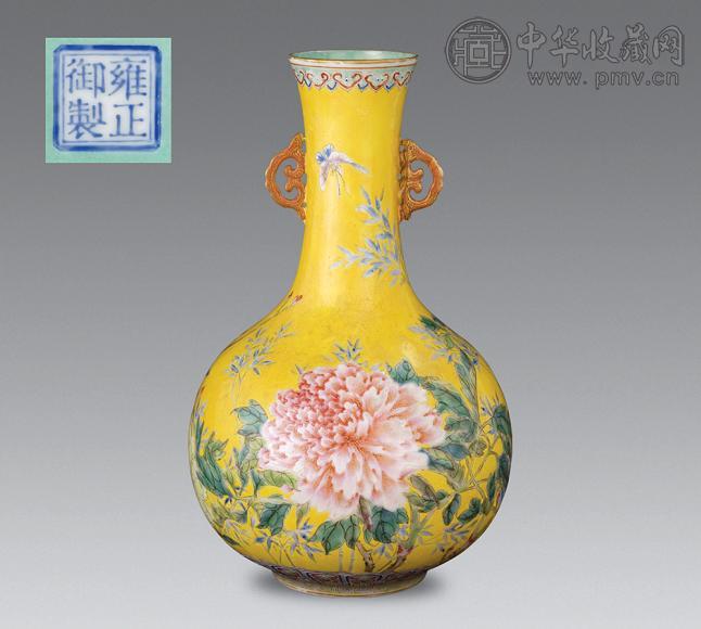 民国 黄底粉彩花卉双耳瓶