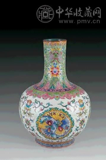 民国 粉彩花卉开光双蝶天球瓶