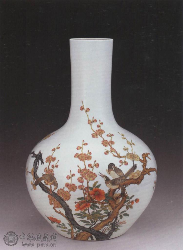 民国 粉彩喜鹊登梅天球瓶