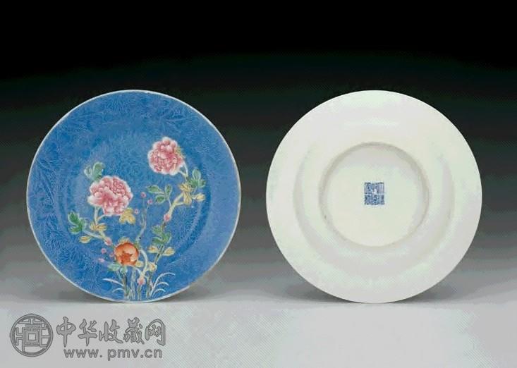 民国 蓝地轧道粉彩花卉纹盘