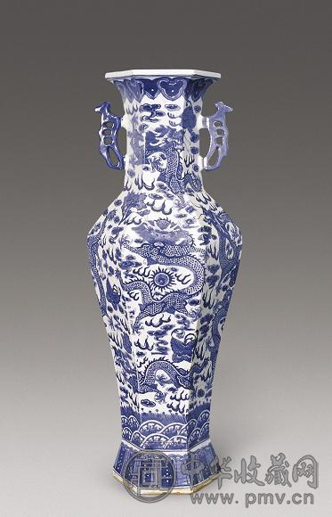 民国 青花龙纹六方瓶