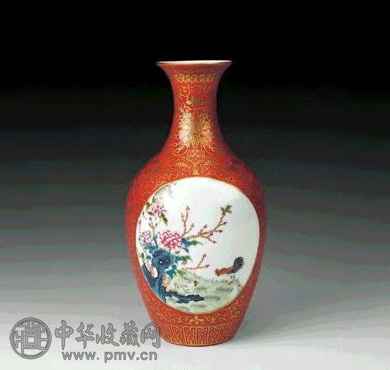 民国 珊瑚红描金粉彩花鸟瓶