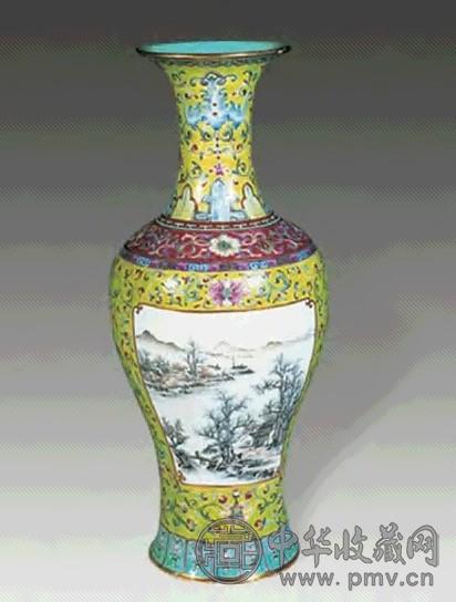 民国 绿地粉彩开光山水人物瓶