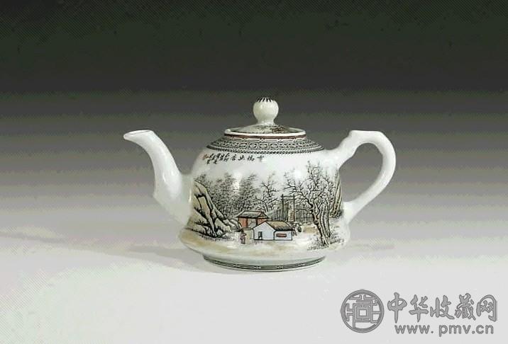 民国 龚耀庭作墨彩雪景图茶壶