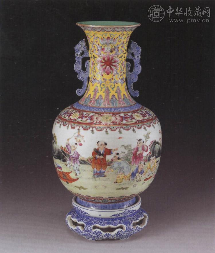 民国 粉彩婴戏双耳瓶