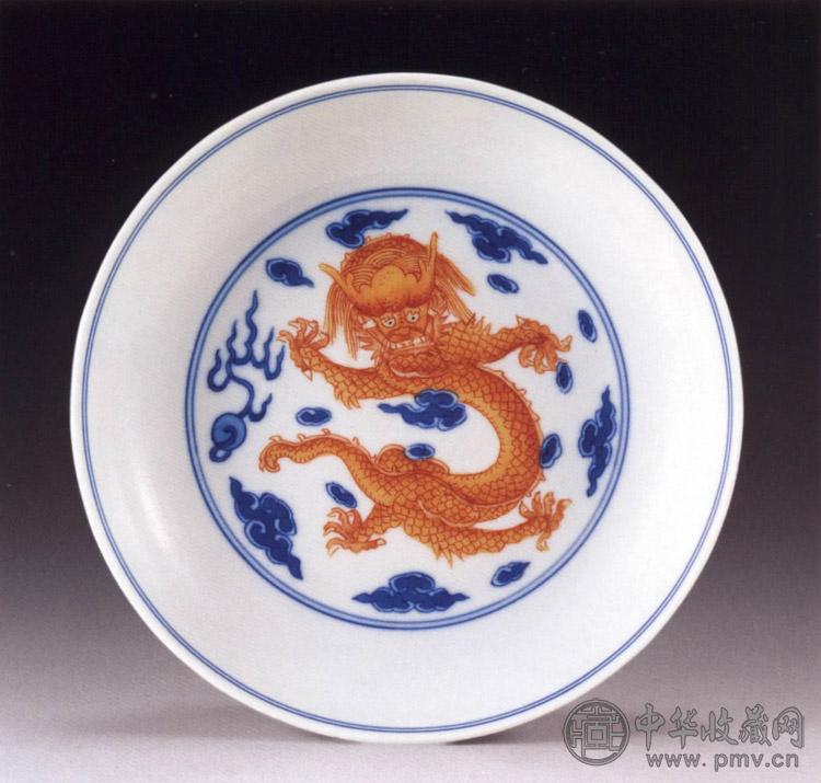 清嘉庆 青花红龙盘