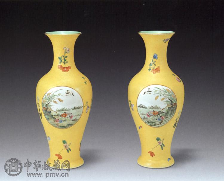 民国 黄地轧道开光山水人物瓶(2件)