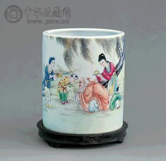 民国 王涛粉彩人物敬老图笔筒