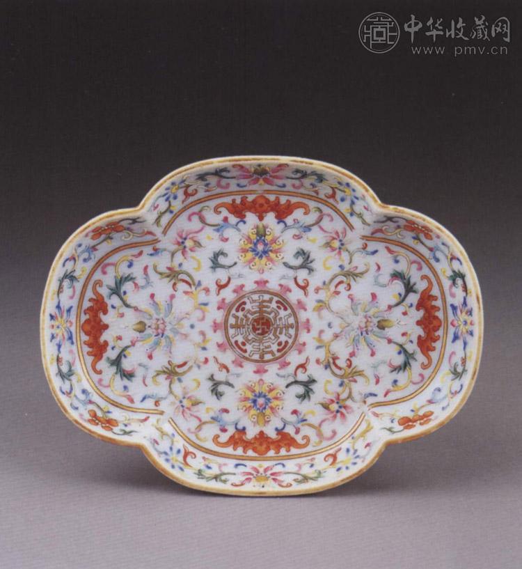 清嘉庆 粉彩花卉纹海棠盘
