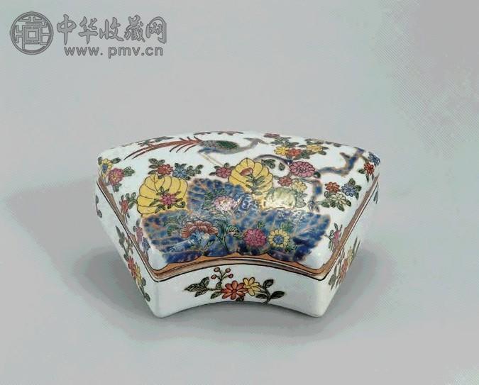 民国 粉彩花鸟纹扇形盖盒 一件