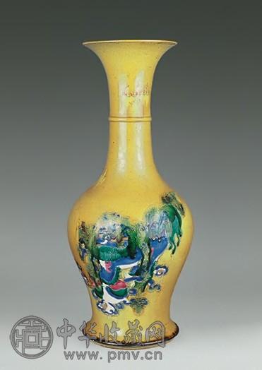 清光绪 黄地素三彩狮纹瓶