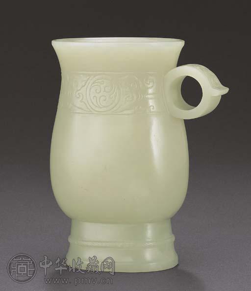 明十六世纪 白玉雕夔龙纹环柄足杯