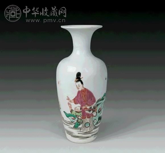 清雍正 粉彩仕女婴戏纹瓶