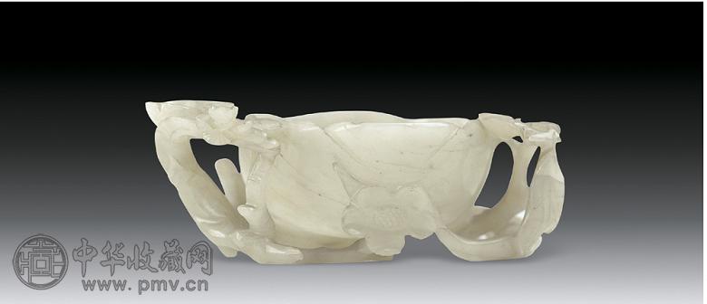 明 白玉雕梅花双耳花形杯