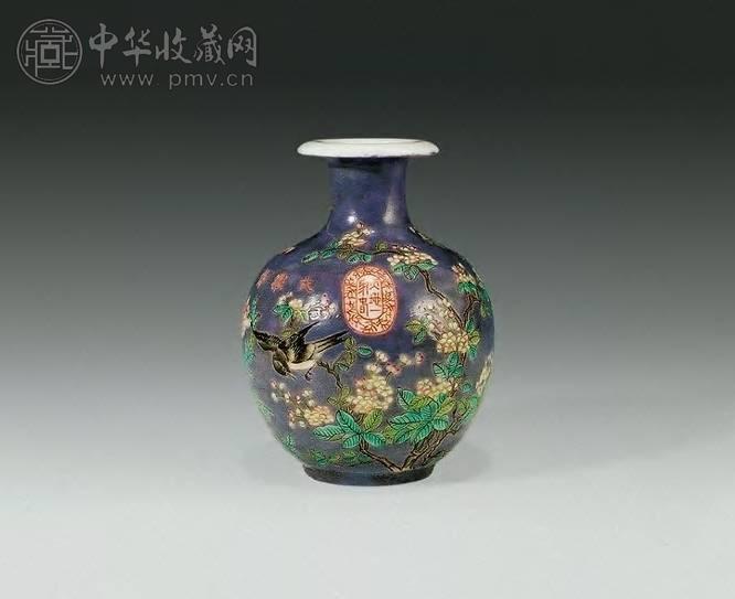 民国 胭脂紫地粉彩花鸟大雅斋小瓶