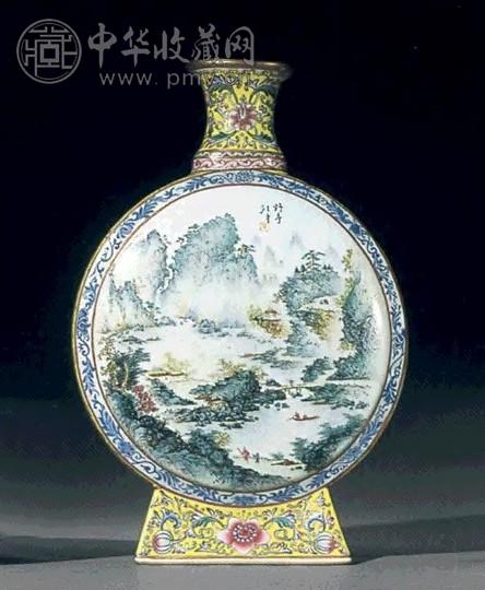 民国 粉彩开光式山水人物图扁壶