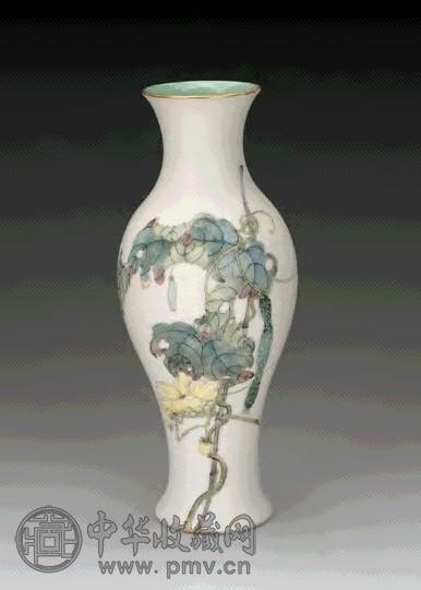 民国 粉彩蔬果纹瓶