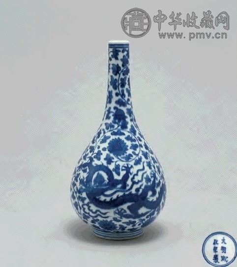 清 青花穿花龙纹蒜头瓶(1件)