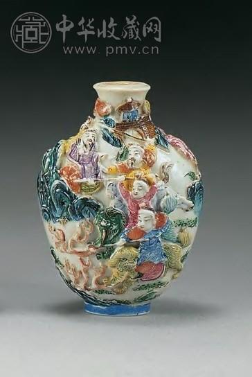 清乾隆 粉彩推塑刀马人物鼻烟壶