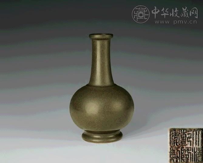 清乾隆 茶叶末釉长颈瓶