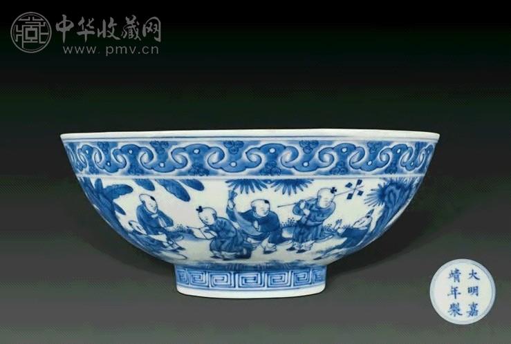 清康熙 青花外婴戏内团龙团凤纹碗
