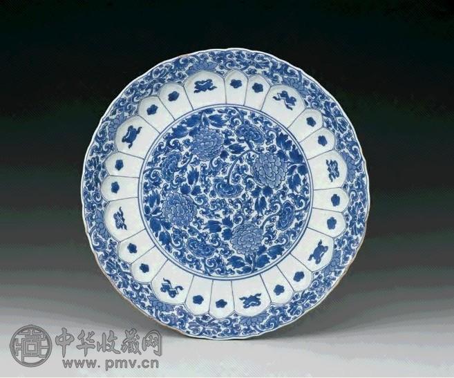 清 青花杂宝花卉纹盘