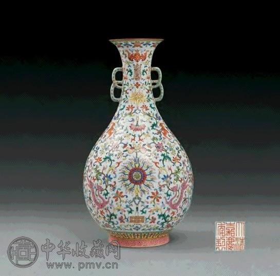 清嘉庆 粉彩福寿纹双耳瓶