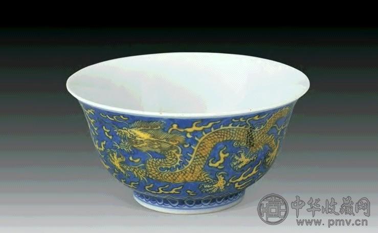 清 青花黄龙纹碗