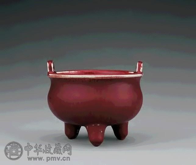 清乾隆 火焰红釉三足炉