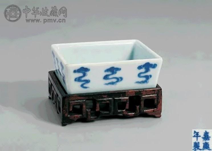 清 嘉庆 青花团龙纹洗