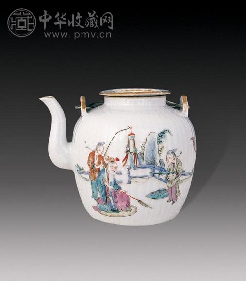 清同治 粉彩人物菊瓣纹茶壶