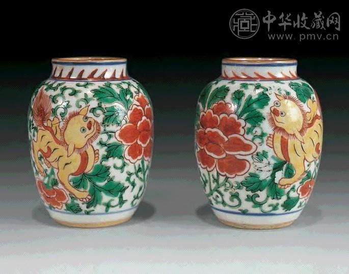 清康熙 五彩狮子小罐 一对