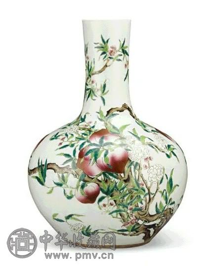 清 粉彩九桃天球瓶