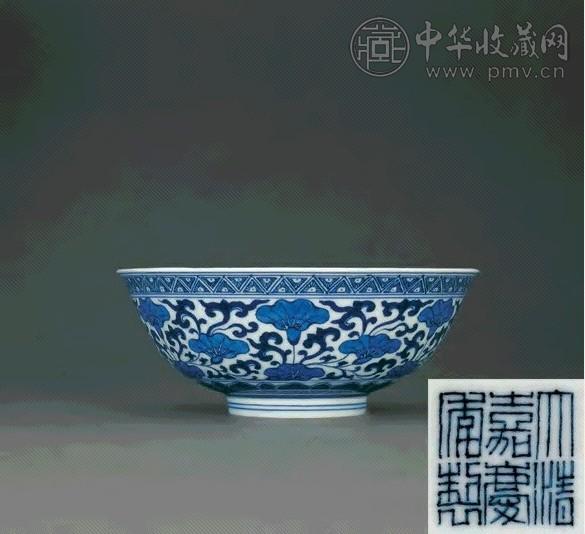 清嘉庆 青花缠枝莲纹碗