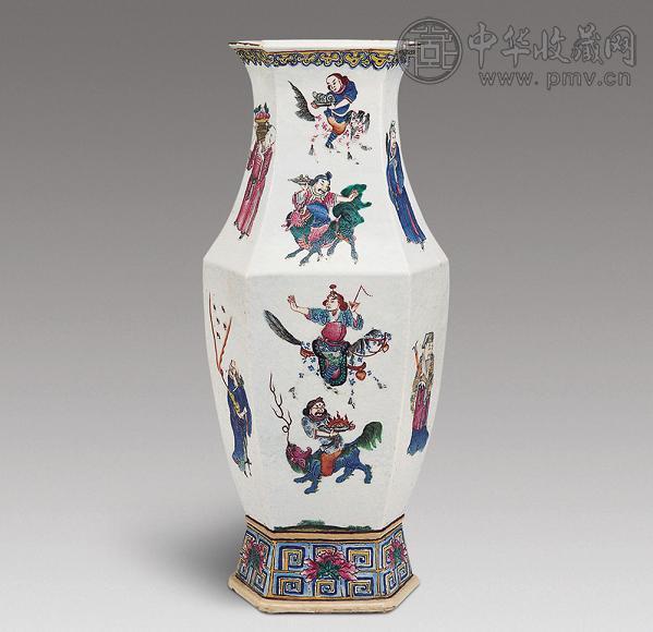 清同治 粉彩八蛮进宝图六角瓶(1件)