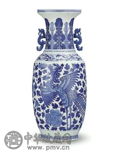 清 嘉庆 青花凤穿龙纹大瓶