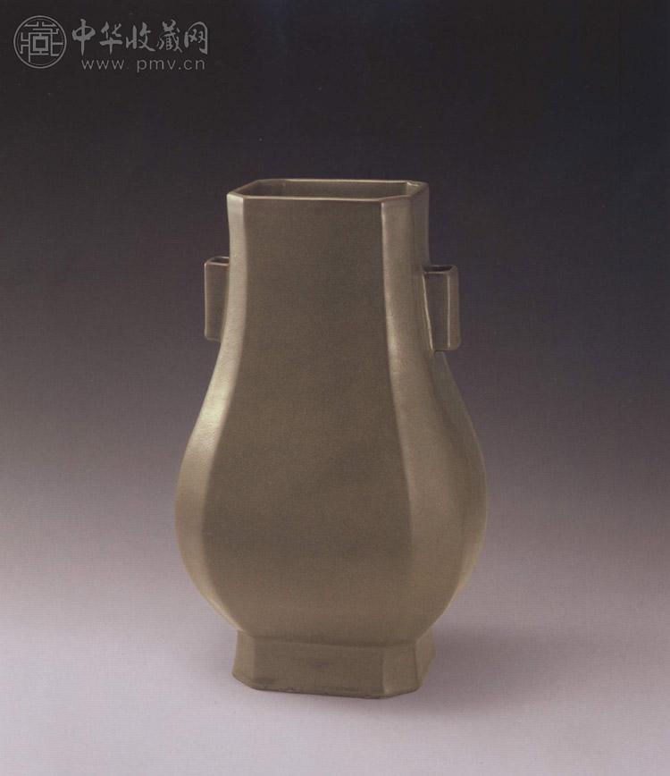 清乾隆 鳝鱼青釉穿带瓶