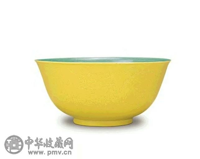 清 光绪 黄釉暗刻龙纹碗