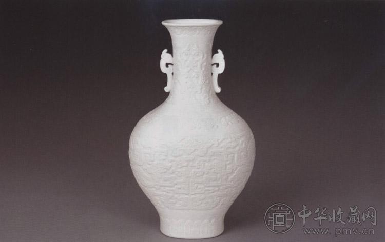 清嘉庆 白釉模印夔龙纹双耳瓶