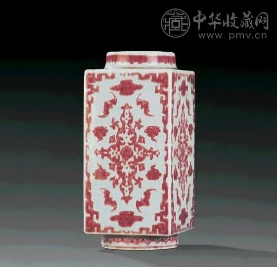 清乾隆 釉里红云蝠纹琮式瓶