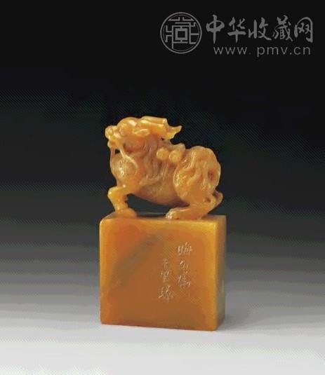 清 田黄麒麟钮长方章