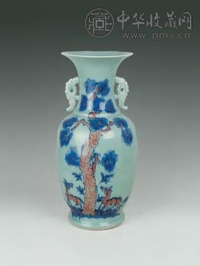 清乾隆 豆青青花釉里红松鹿双耳瓶