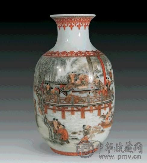 民国 墨彩珊瑚红描金荷塘婴戏纹灯笼瓶