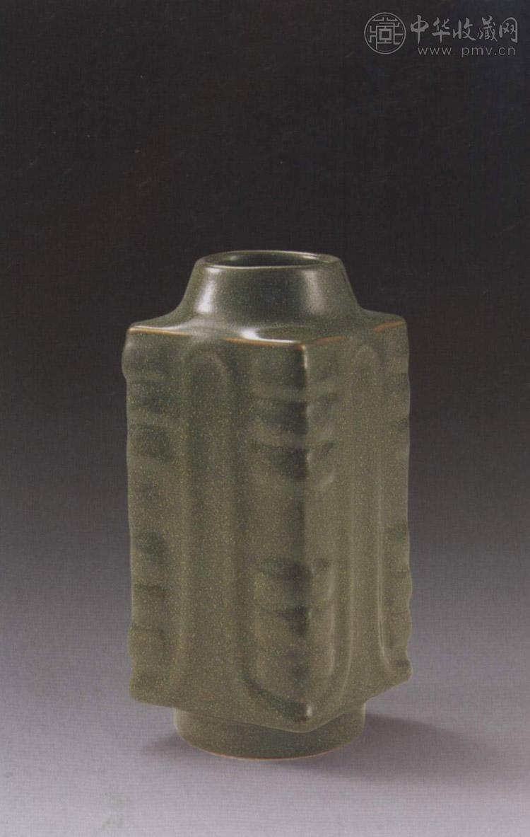 清雍正 鳝鱼青釉琮式瓶