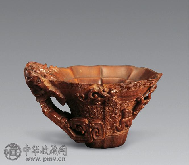 明末 犀角雕蟠螭纹耳花口杯