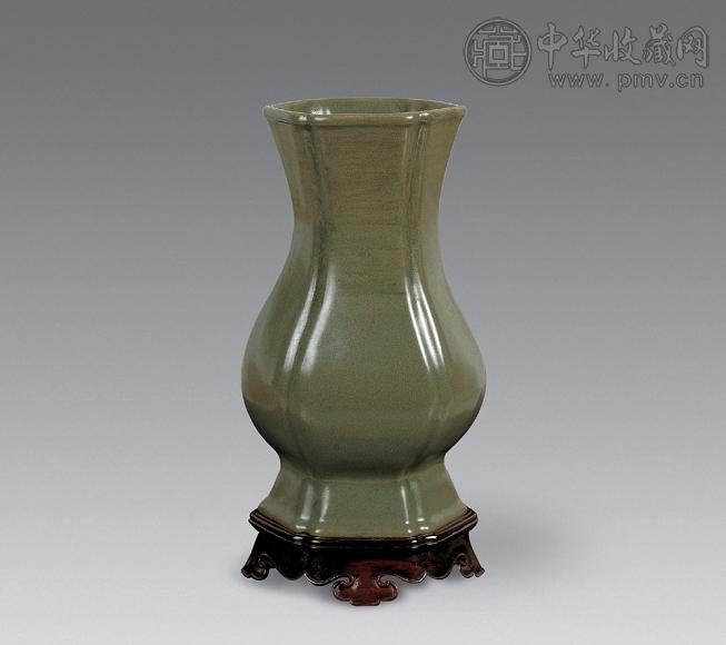 清中期 厂官釉六方琵琶扁尊