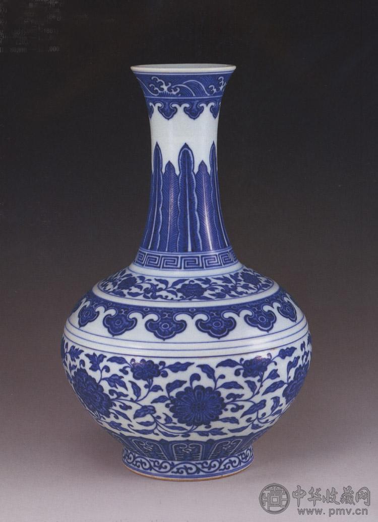 清咸丰 青花缠枝花卉赏瓶