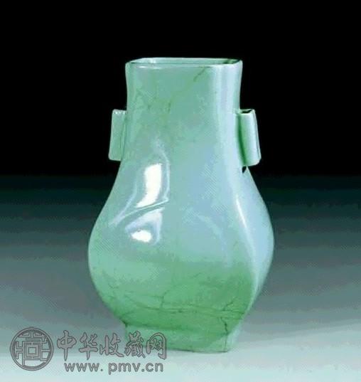 清光绪 豆青贯耳瓶